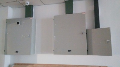 分配電裝置內(nèi)設(shè)集中電源箱嗎【千亞電氣】